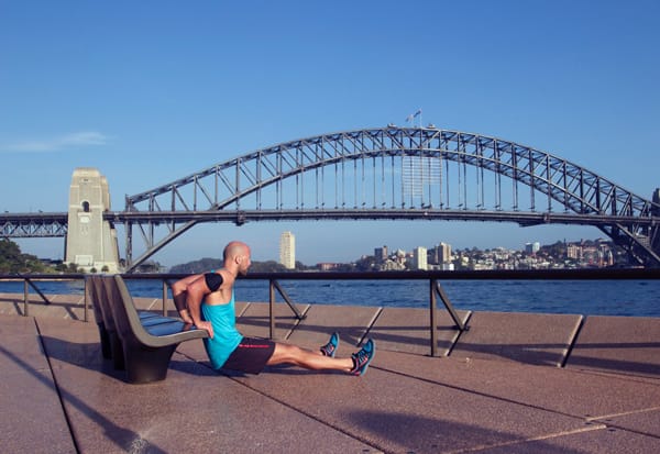 Dips vor der Harbour Bridge in Sydney