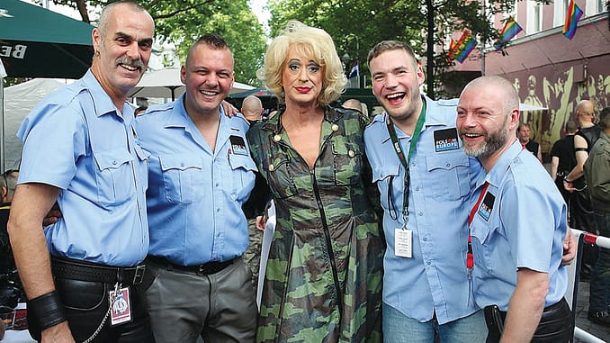Alain Rappsilber (2.v.r.) mit Jürgen Rentzel, Daniel Rüster, Lilo Wanders, und Volker Spahn bei der Folsom Europe Berlin 2006