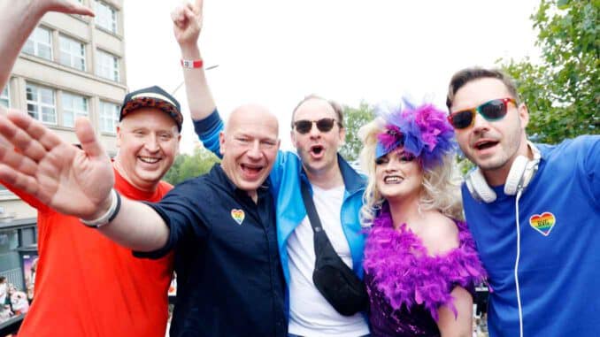 CSD Berlin: Demo - der Regierende Oberbürgermeister Kai Wegener ist mit dabei