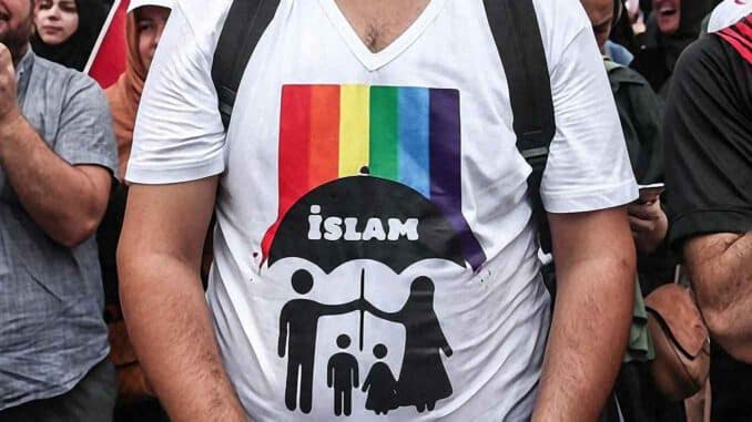 Anti-LGBT Protest in der Türkei mit bekannten Motiven