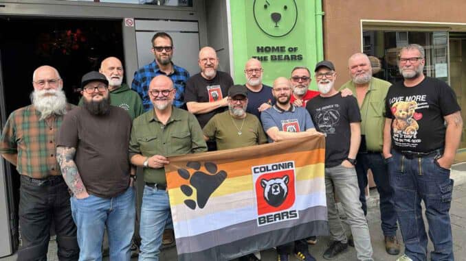  Die Colonia Bears vor Kölns Bärenkneipe 3 B   