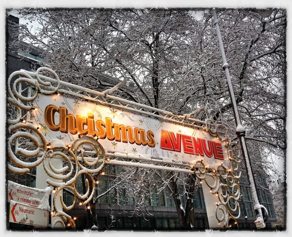 ChristmasAvenue1