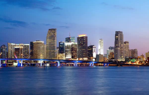 Miami_Downtown-Miami-Skyline-Night-landscape-LS-b5adb603